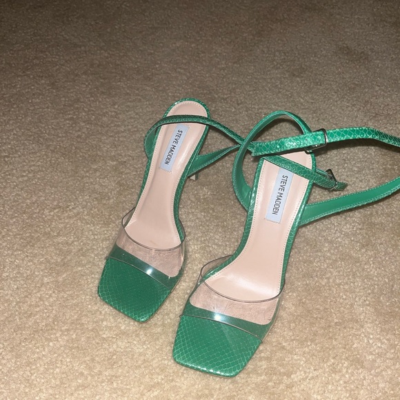 Steve Madden paten leather strapped green sandal - Picture 1 of 3